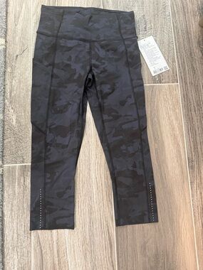 Black Camo Active Leggings Fast and Free 19” crop - High Waist